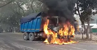 পুঠিয়ায় ড্রাম ট্রাকের চাকায় পিষ্ট হয়ে বাবা-ছেলের মৃত্যু